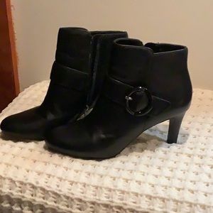 Women’s booties size 8